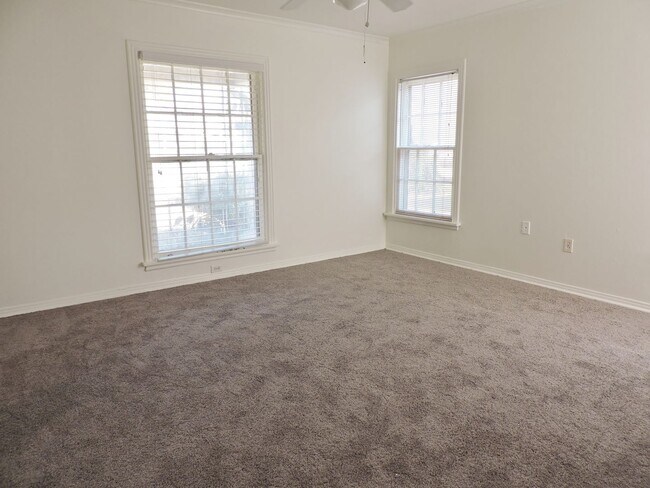 Building Photo - Westcliff - TCU area four bedroom home for...