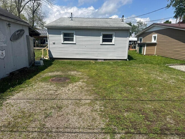 Building Photo - 4956 Island Dr