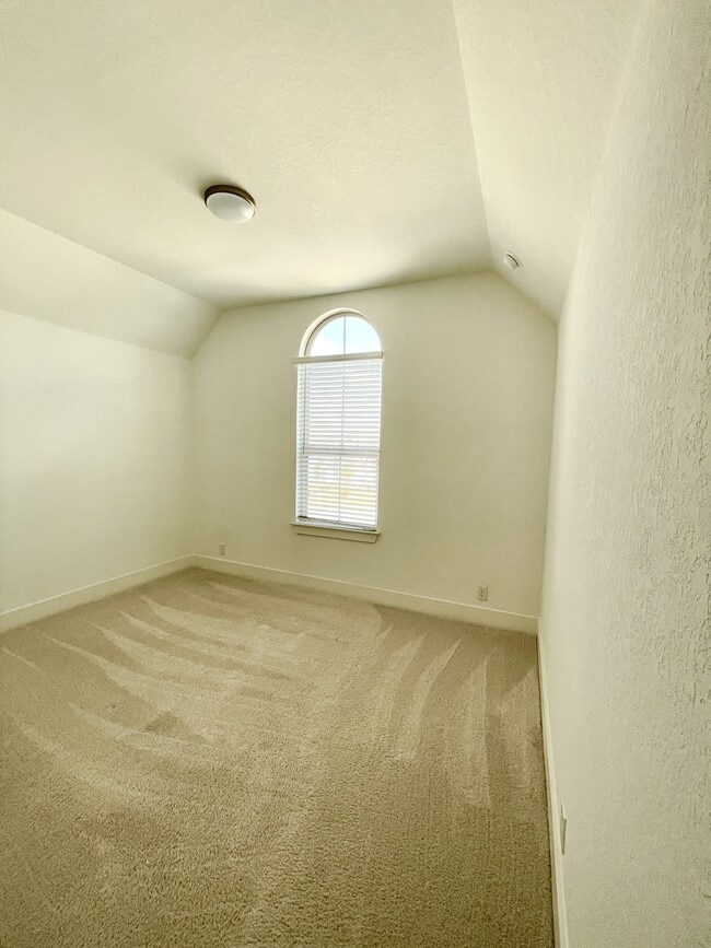 Building Photo - 126 Huntwick Dr