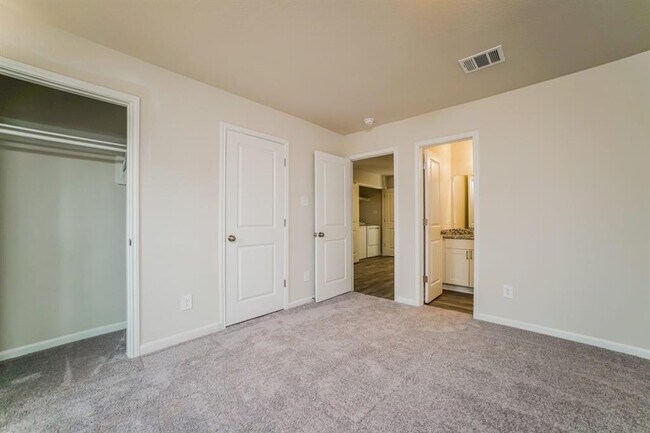 Building Photo - 15774 Del Norte Dr