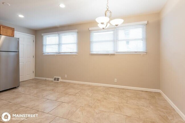 Building Photo - 10401 Trask Dr, Dellwood, MO 63136
