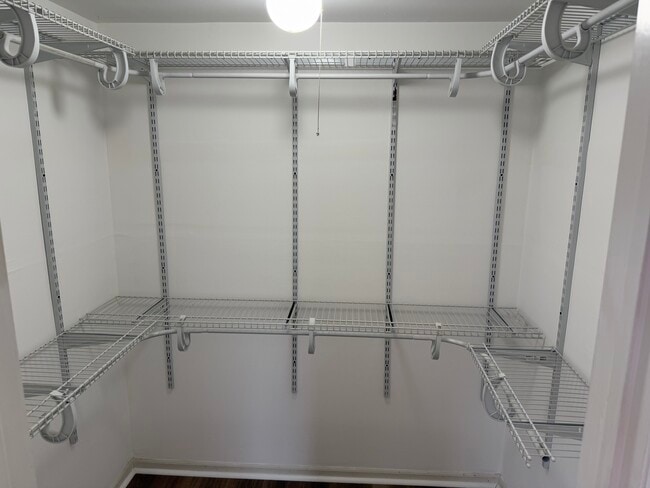 Building Photo - 565A Thrush Ct
