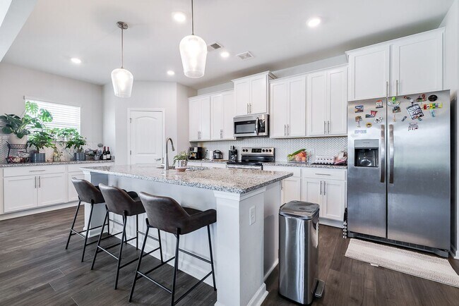 Building Photo - Luxury Meets Simplicity in This One-Story Ranch 3 Bed / 2.5 Bath