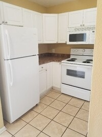 Building Photo - 2 bedroom 2 bath for $1050 a month! Coastal Villas