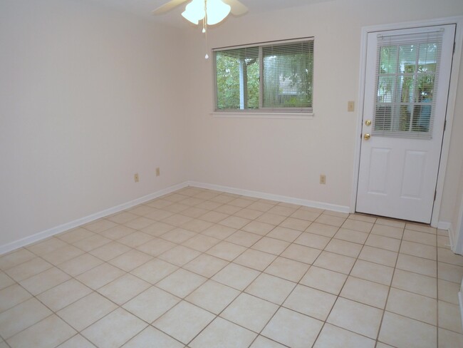 Building Photo - 433 Richview Park Cir W