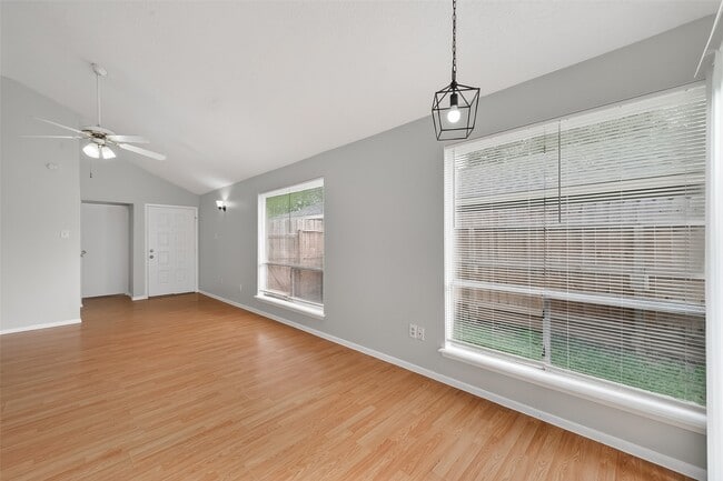 Building Photo - 5205 Beaverbrook Dr