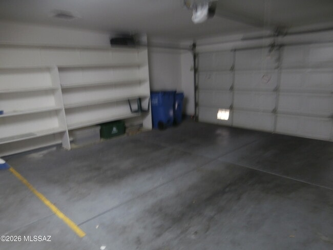 Building Photo - 870 W Calle de Emilia