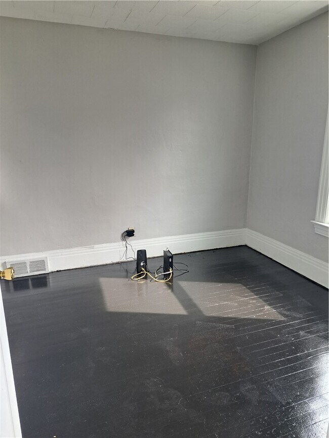 Building Photo - 811 Portland Ave