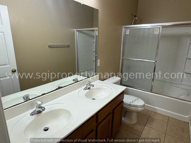 Building Photo - Beautiful split floorplan in a great neigh...