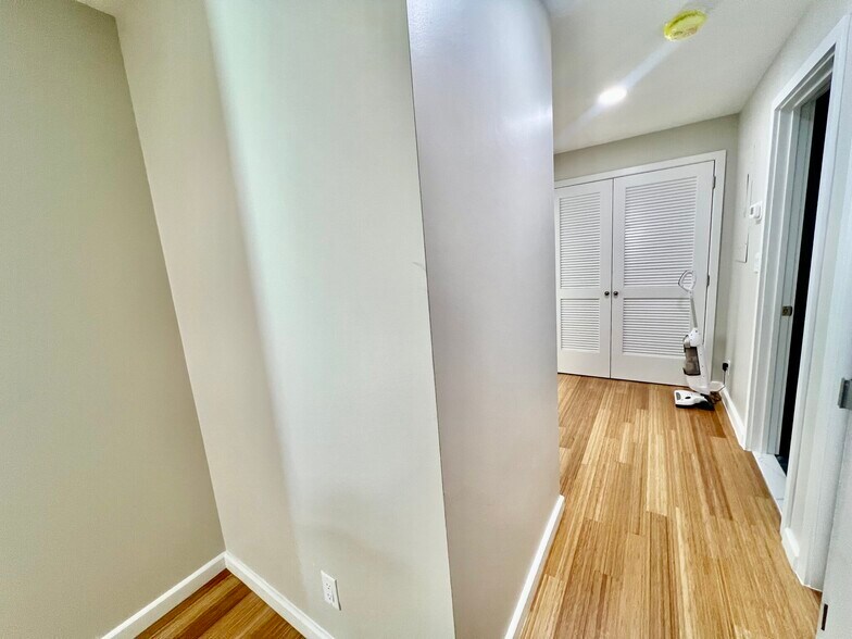 Building Photo - 1661-1663 Washington St. Unit 403