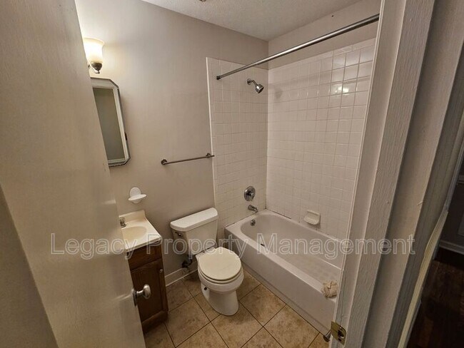 Building Photo - 3700 Miller Dr