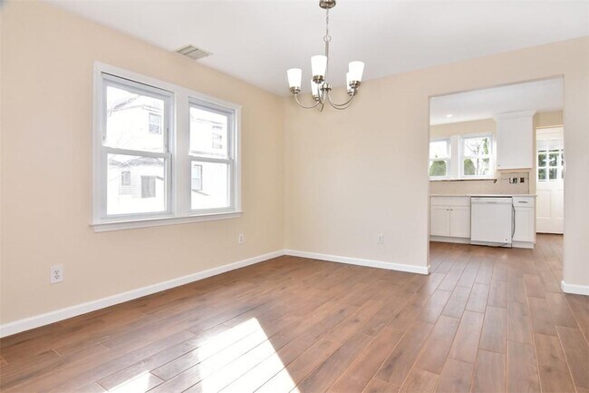 Building Photo - 32 Brookridge Ave
