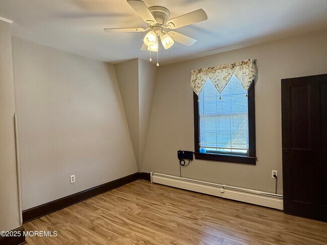 Building Photo - 304 Lareine Ave