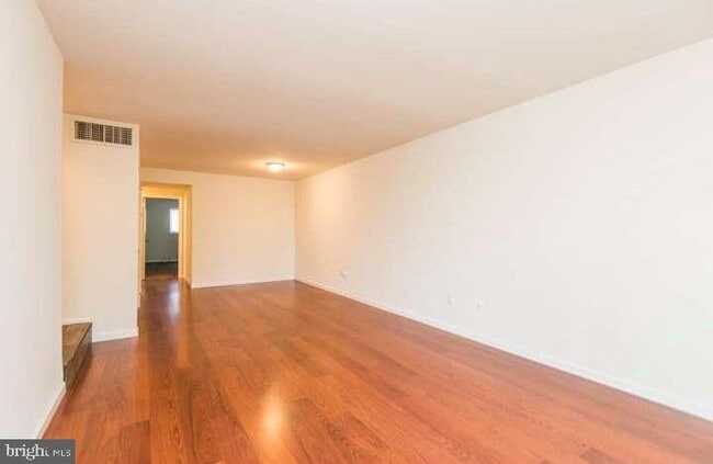 Building Photo - 326 Hermit St