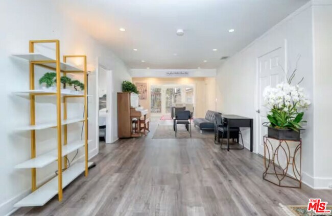 Building Photo - 509 Edinburgh Ave
