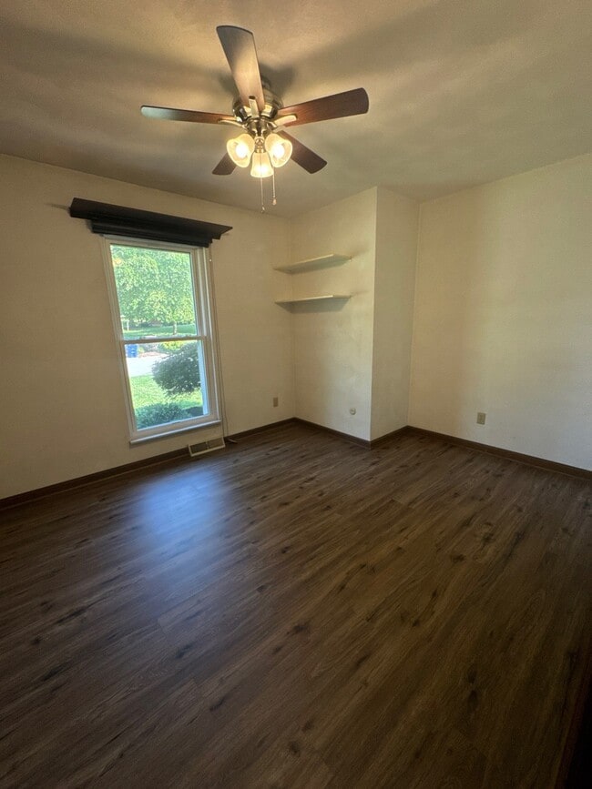 Building Photo - 1704 Twinbrook Dr
