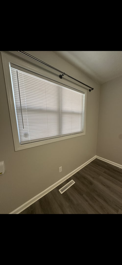 Building Photo - Remodeled 2 bedroom, 1 bath duplex with co...