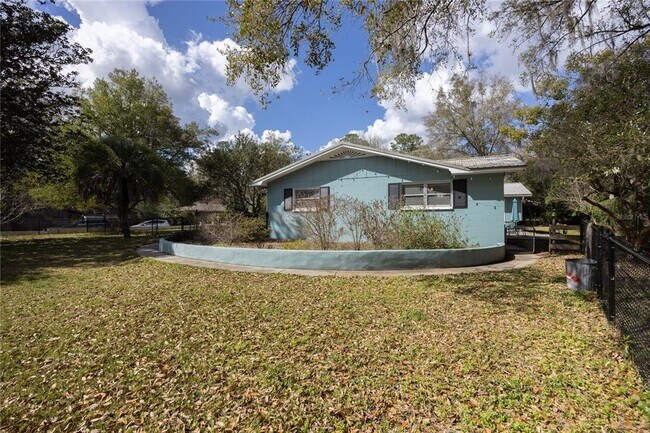 Building Photo - 1421 NW 30th St