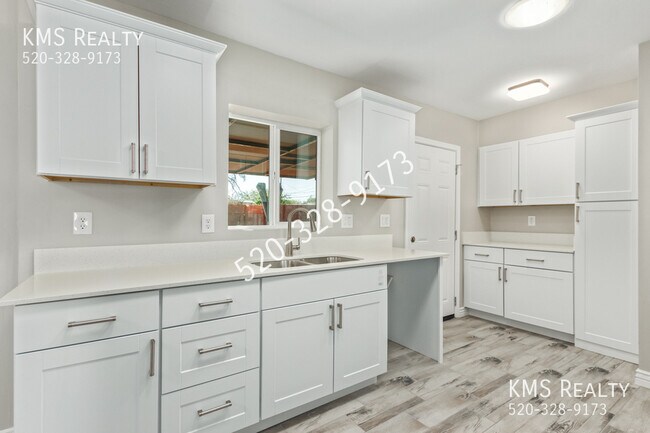 Building Photo - 901 S Belvedere Ave