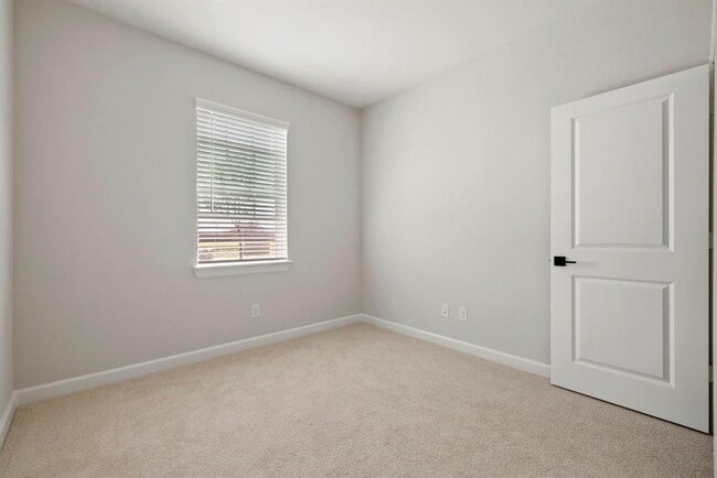Building Photo - 3117 Banyan Dr