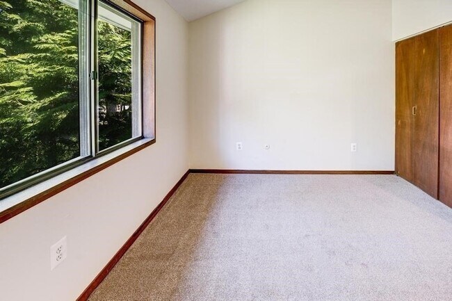 Building Photo - 296 Brown Bear Crossing