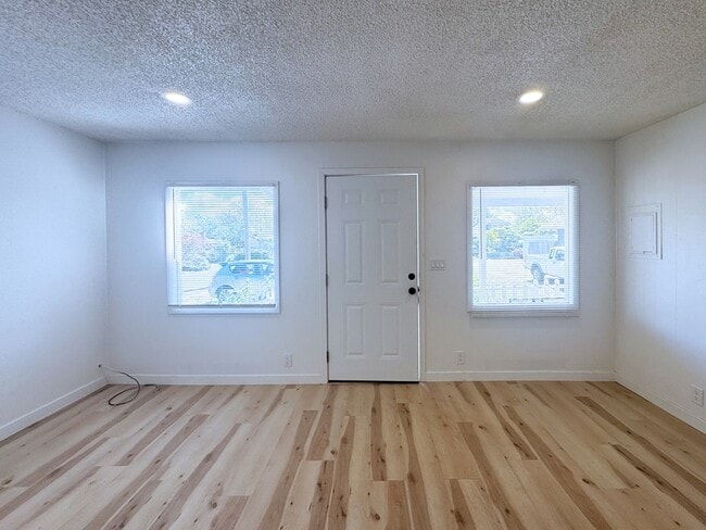 Building Photo - 2210 W 19th Ave