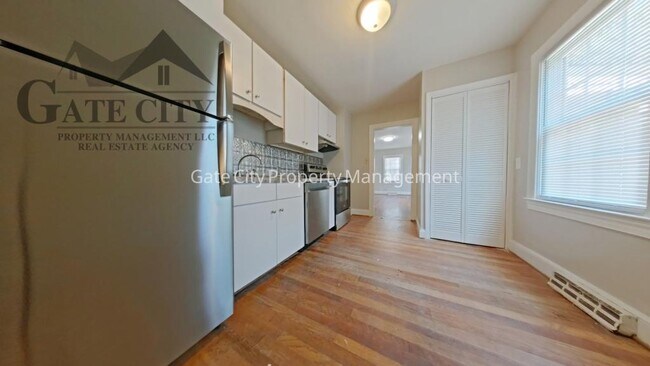 Building Photo - 227 Oakhurst St