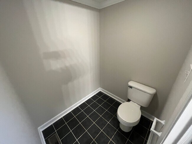 Building Photo - Charming 3-Bedroom Ranch