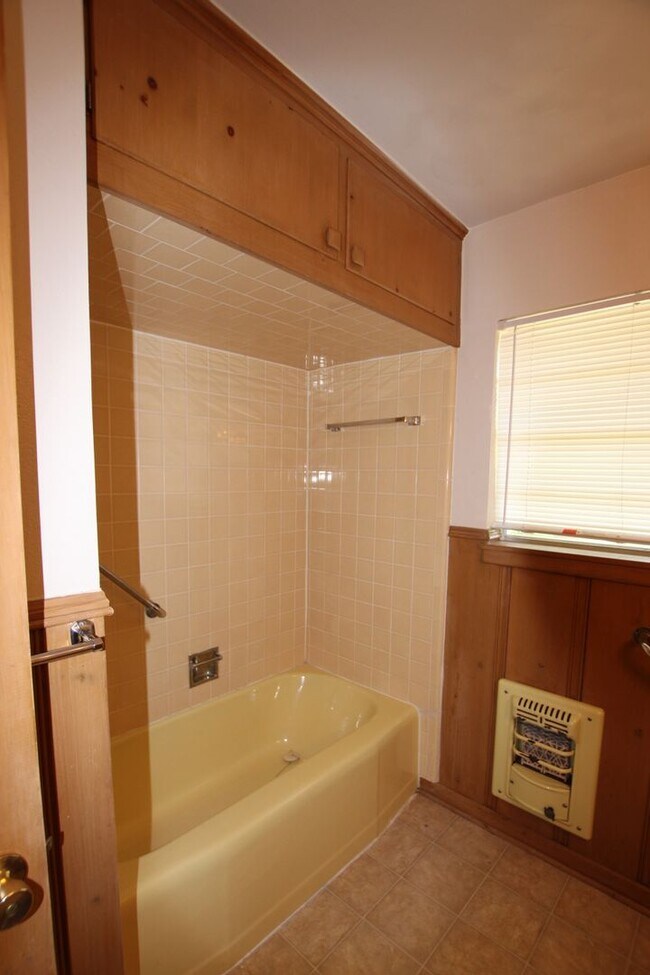Building Photo - Coming Soon! 3 Bedroom 2 Bath Rental is So...
