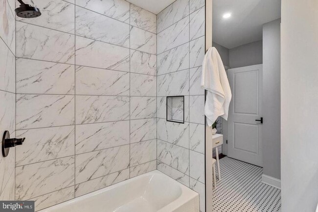 Building Photo - 1553 S Woodstock St