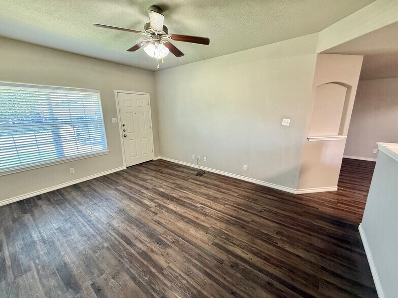Building Photo - 634 Paseo Del Plata #B