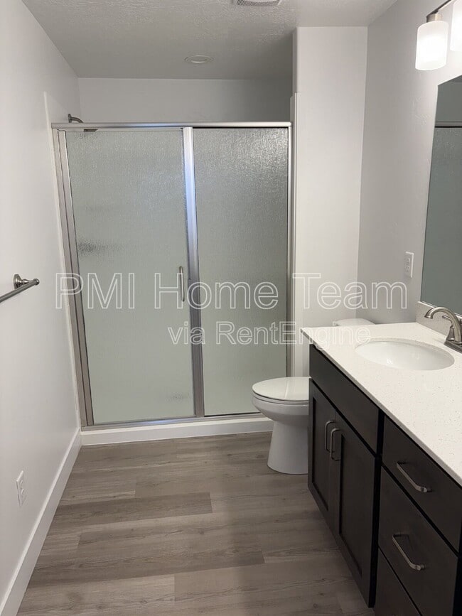 Building Photo - 614 W Cozy Ln
