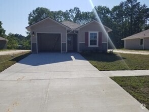 Building Photo - 33455 Hyacinth St