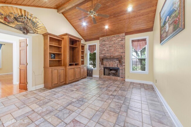 Building Photo - 403 Phoenix Dr