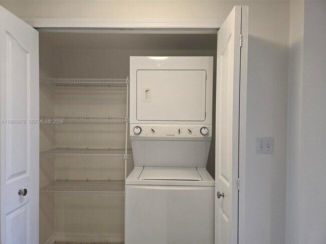 Building Photo - 2665 SW 37th Ave