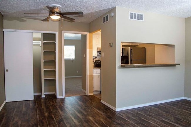 Building Photo - Sungate Apartments