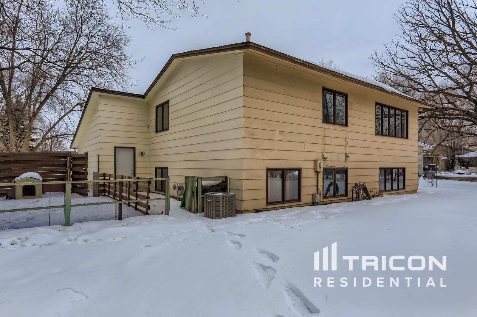 Building Photo - 13450 Wellington Ct