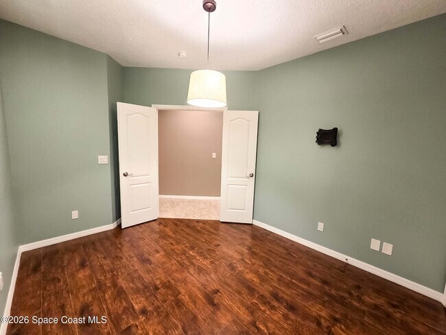 Building Photo - 1015 Venetian Dr