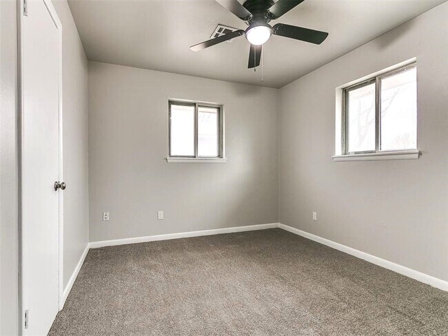 Building Photo - Super 4 Bed 1.5 Bath in the South Gate Addn in Moore, OK