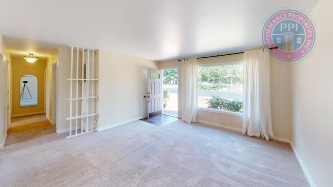 Building Photo - OREGON CITY / DEPOSIT FREE MOVE IN WITH OB...