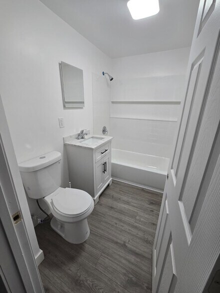 Building Photo - 157 Swan St