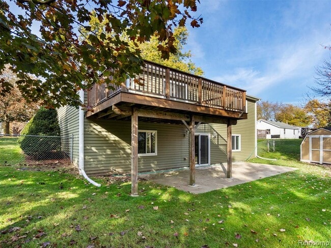 Building Photo - 987 Fairledge St