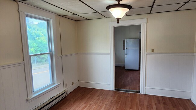 Building Photo - 124 Lincoln Ave