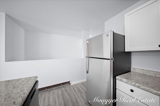 Building Photo - 1041 Abbey Ct