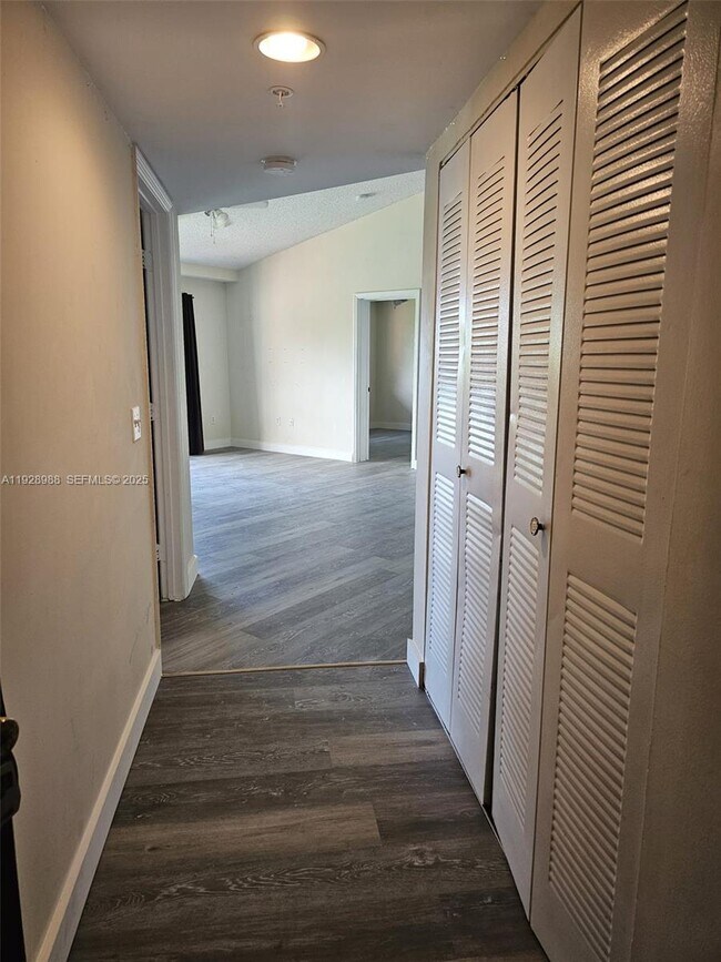 Building Photo - 4163 N Haverhill Rd