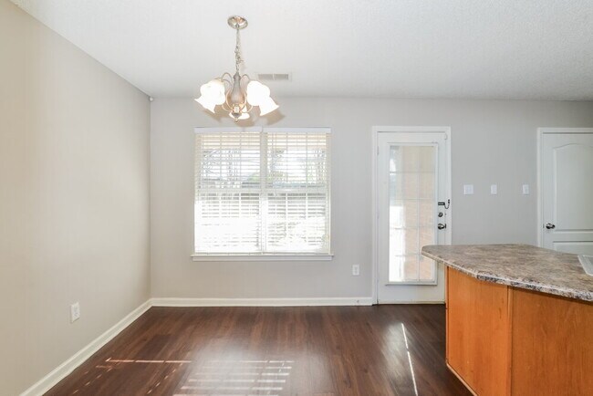 Building Photo - 9761 Dogwood Ct W