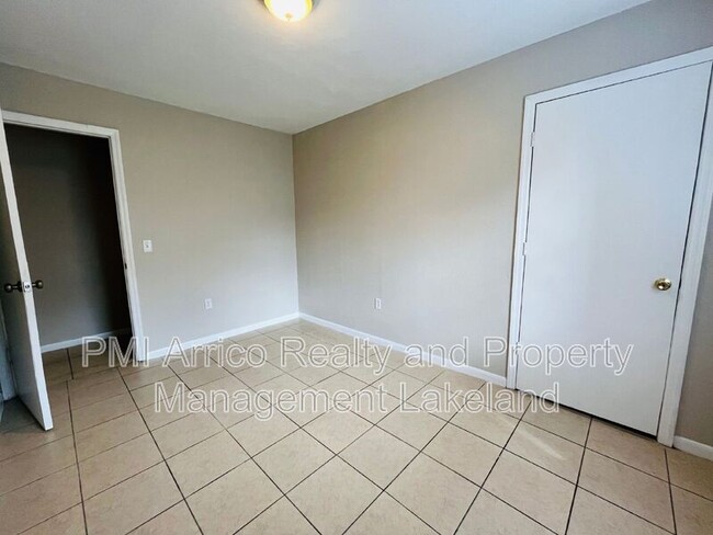 Building Photo - 1031 Crestview Ave