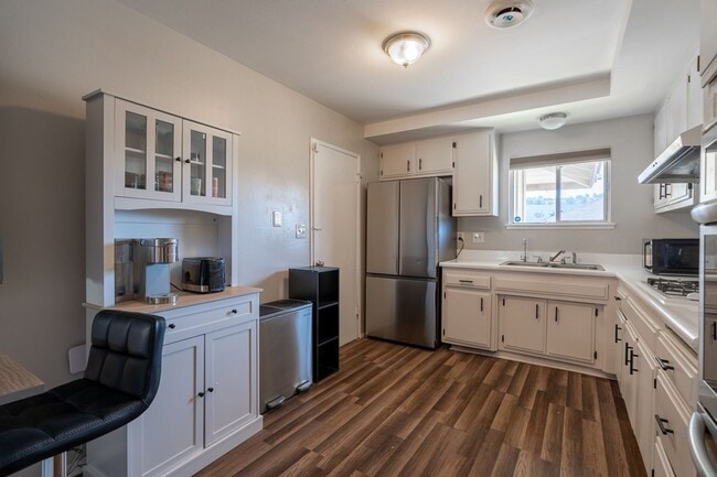 Building Photo - Furnished 4BR Oceanside Retreat w/ Pool Table, Home Gym & Utilities Included