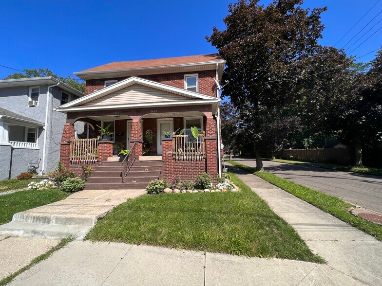 Primary Photo - 1425 Marcy St