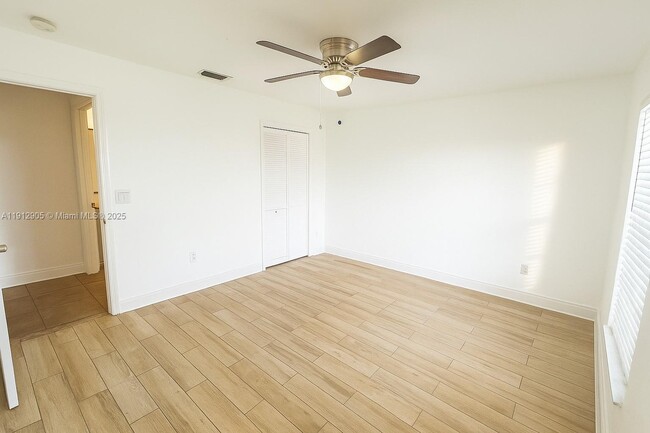 Building Photo - 2001 NE 14th St